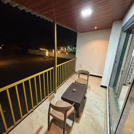 Sea Royal Rooms And Cafe Virar Bagian luar foto