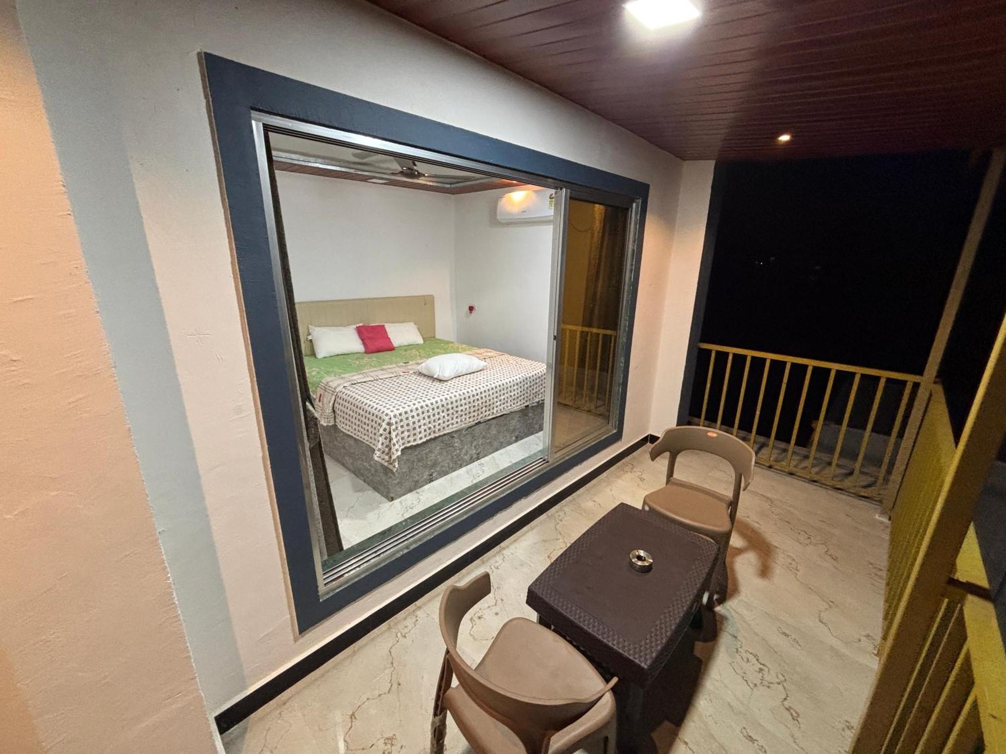 Sea Royal Rooms And Cafe Virar Bagian luar foto