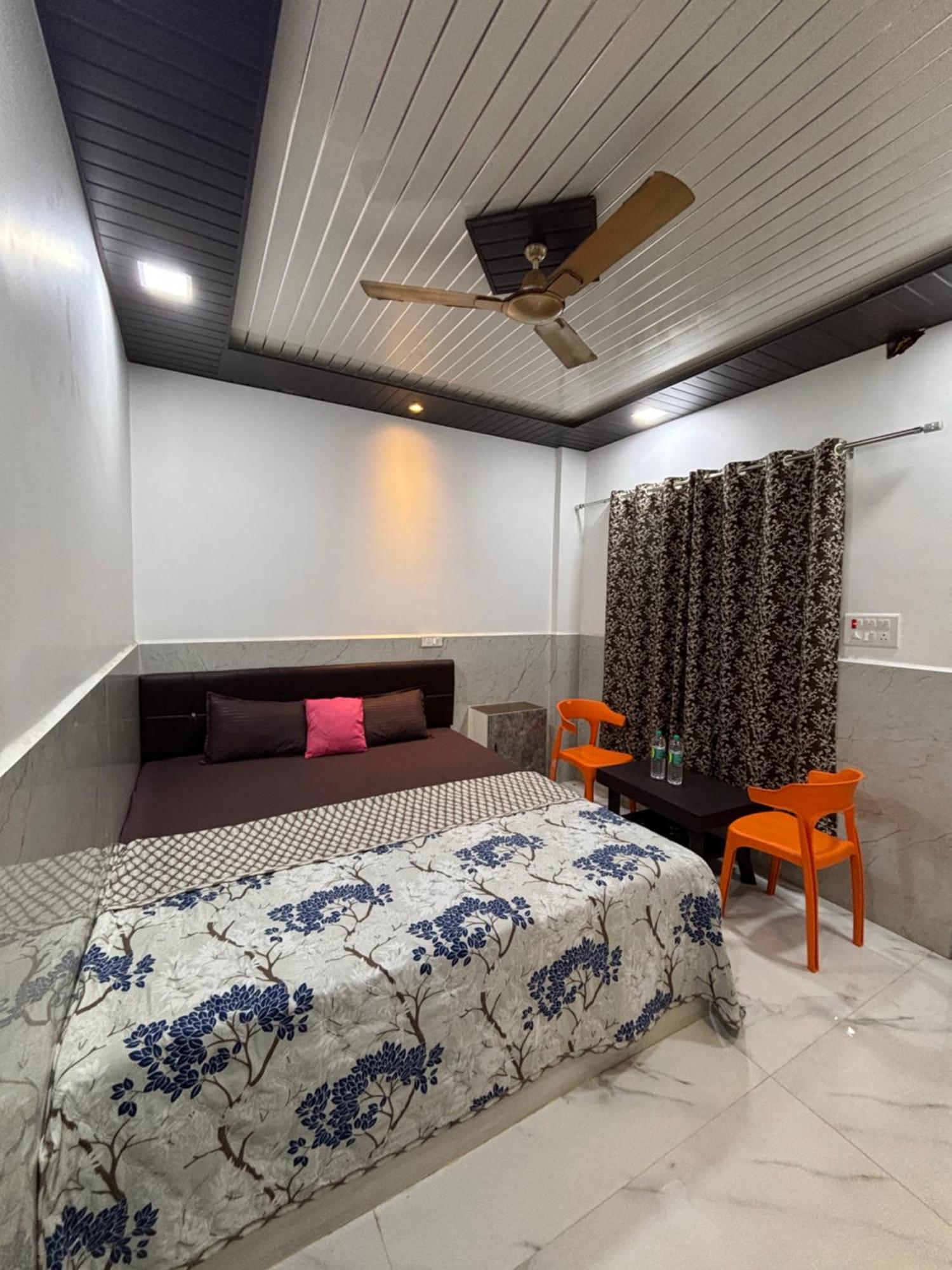 Sea Royal Rooms And Cafe Virar Bagian luar foto