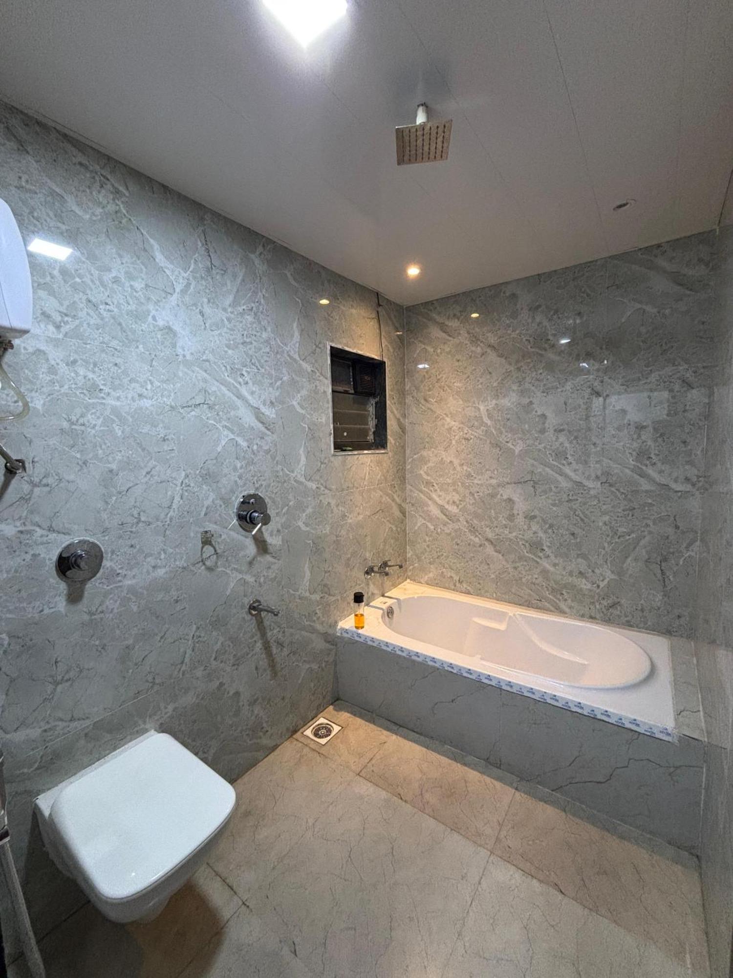 Sea Royal Rooms And Cafe Virar Bagian luar foto