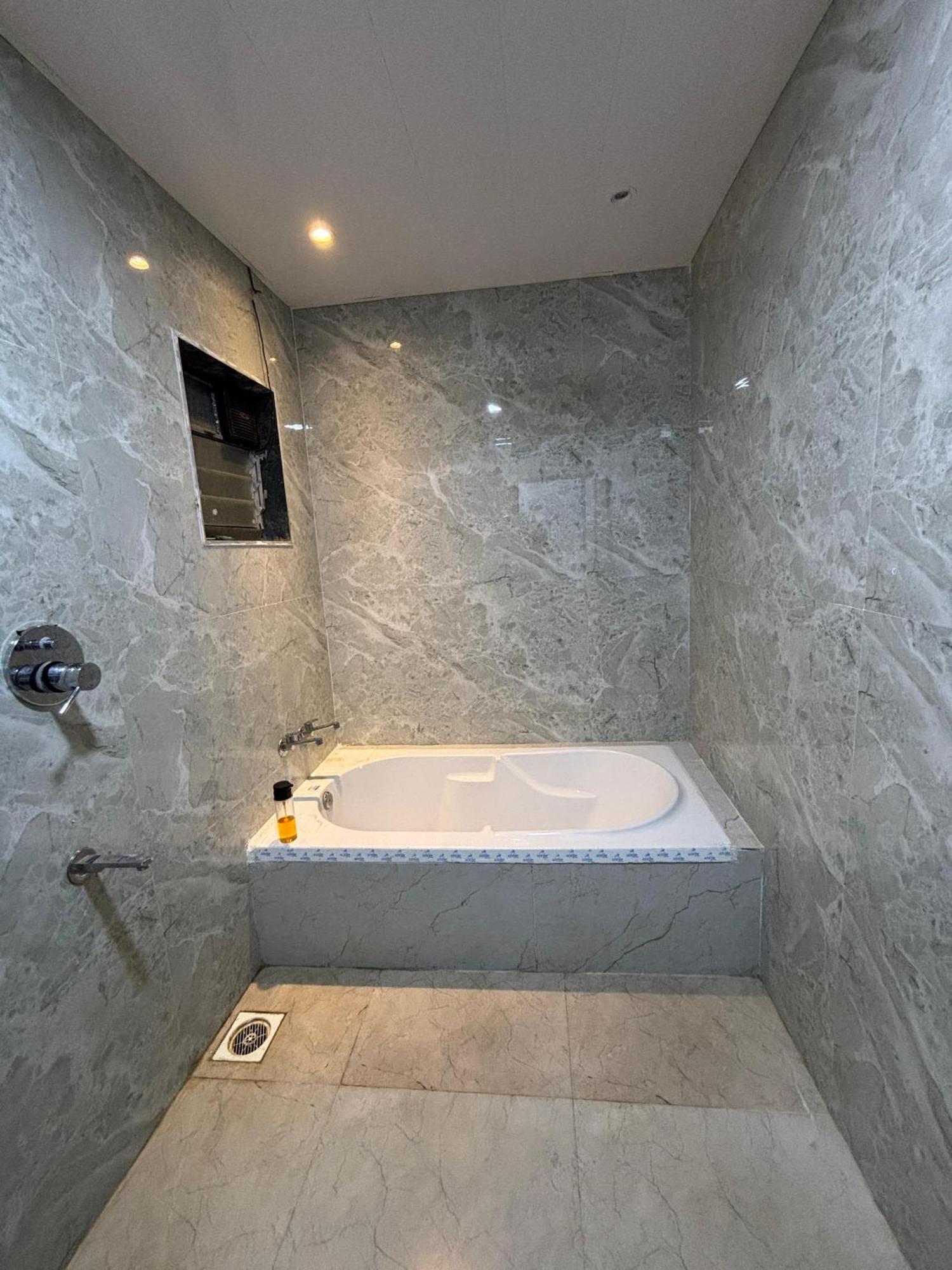 Sea Royal Rooms And Cafe Virar Bagian luar foto