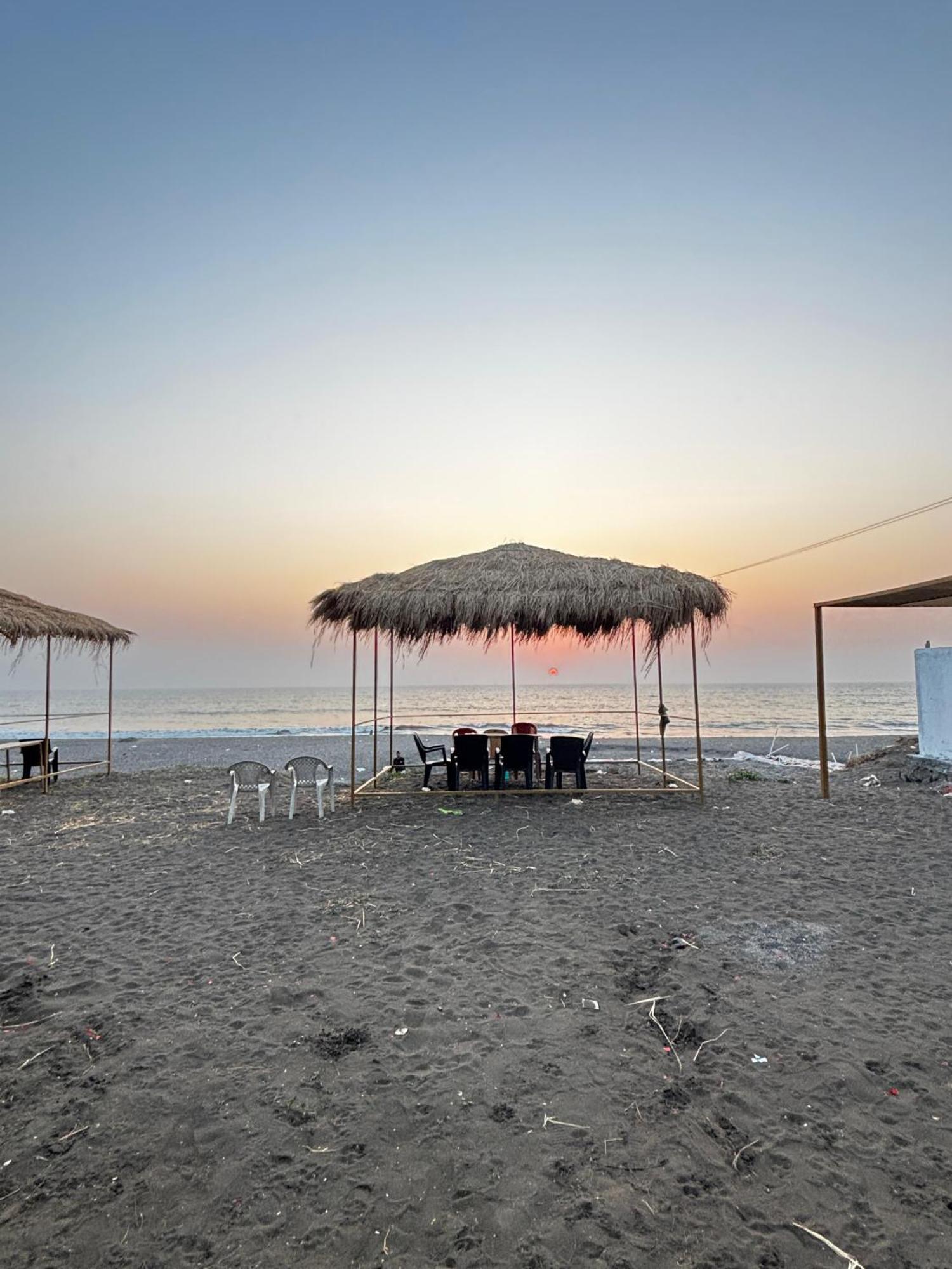 Sea Royal Rooms And Cafe Virar Bagian luar foto