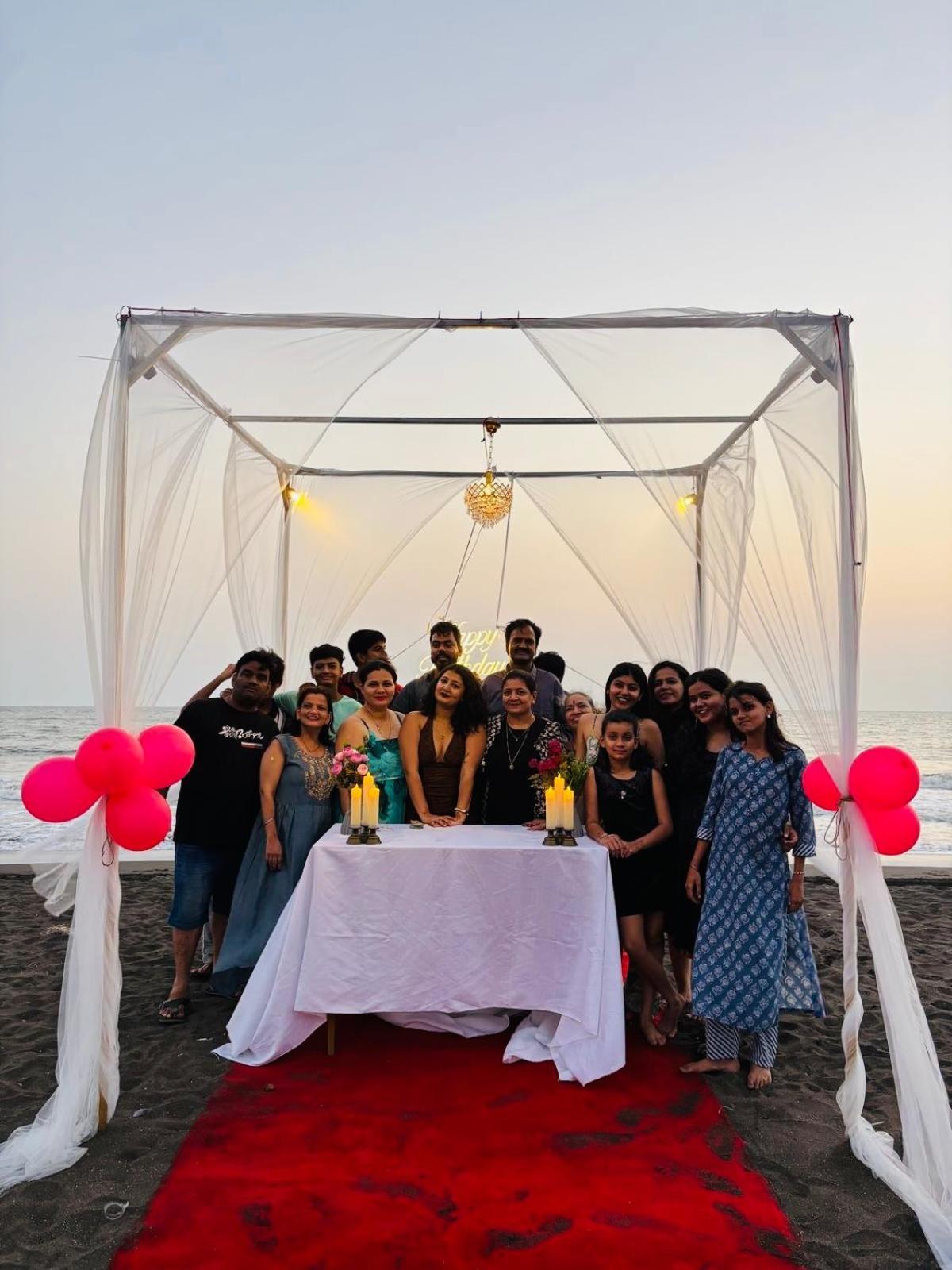 Sea Royal Rooms And Cafe Virar Bagian luar foto